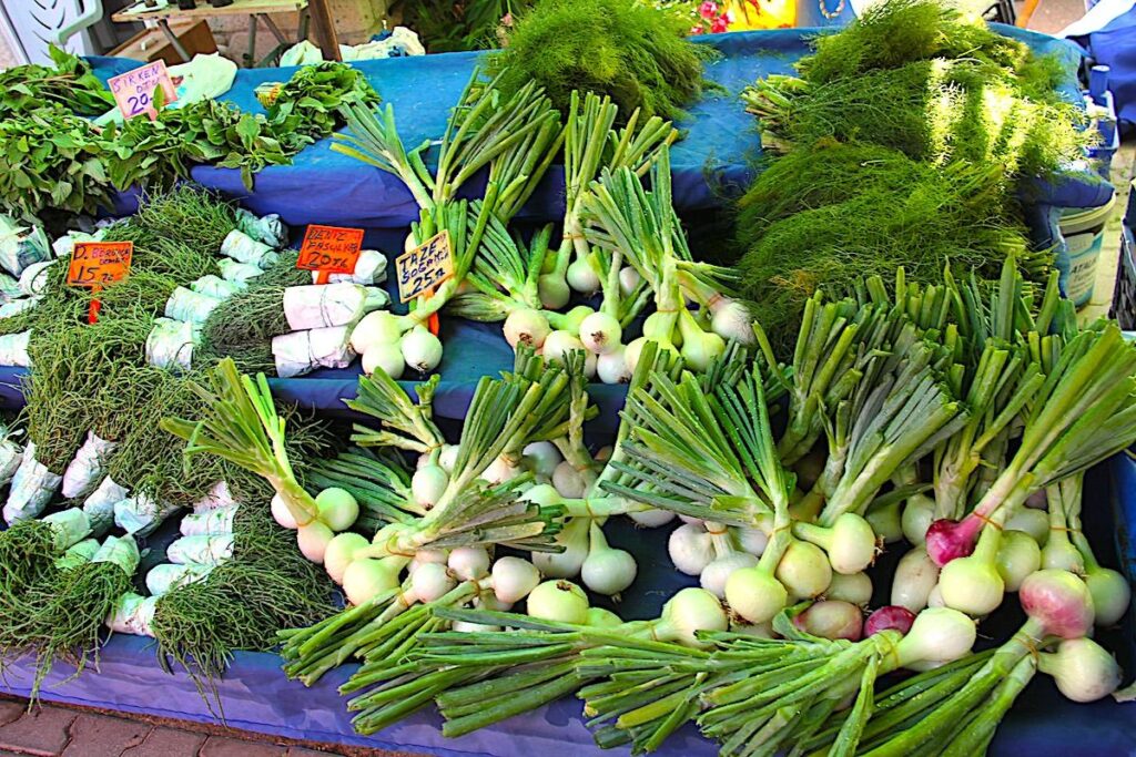 Alaçatı Market Onions