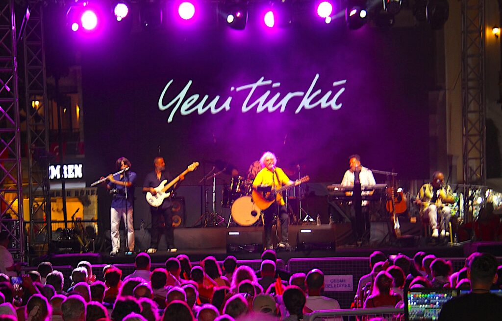 Yeni Türkü at the Çeşme Festival 2024