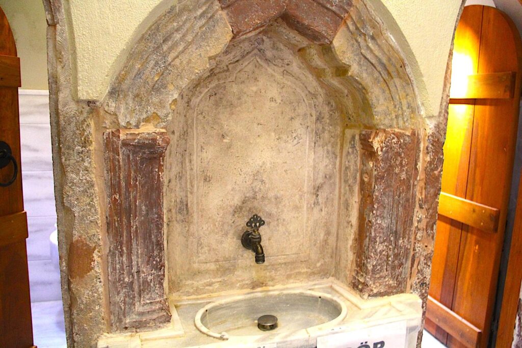 Çeşme Hammam Fountain