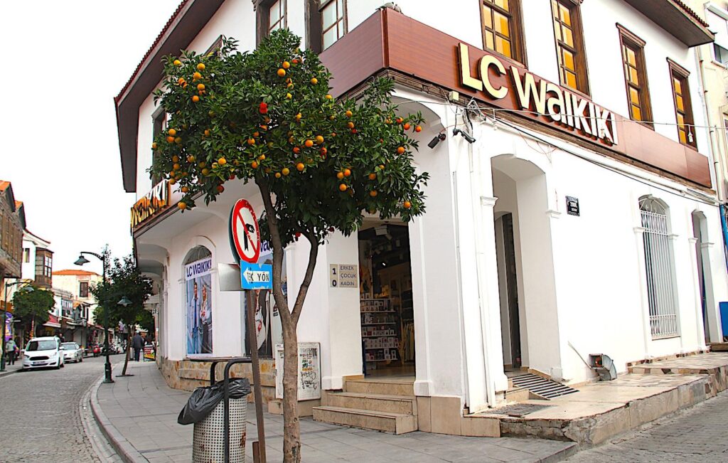 LC Waikiki on Çeşme shop