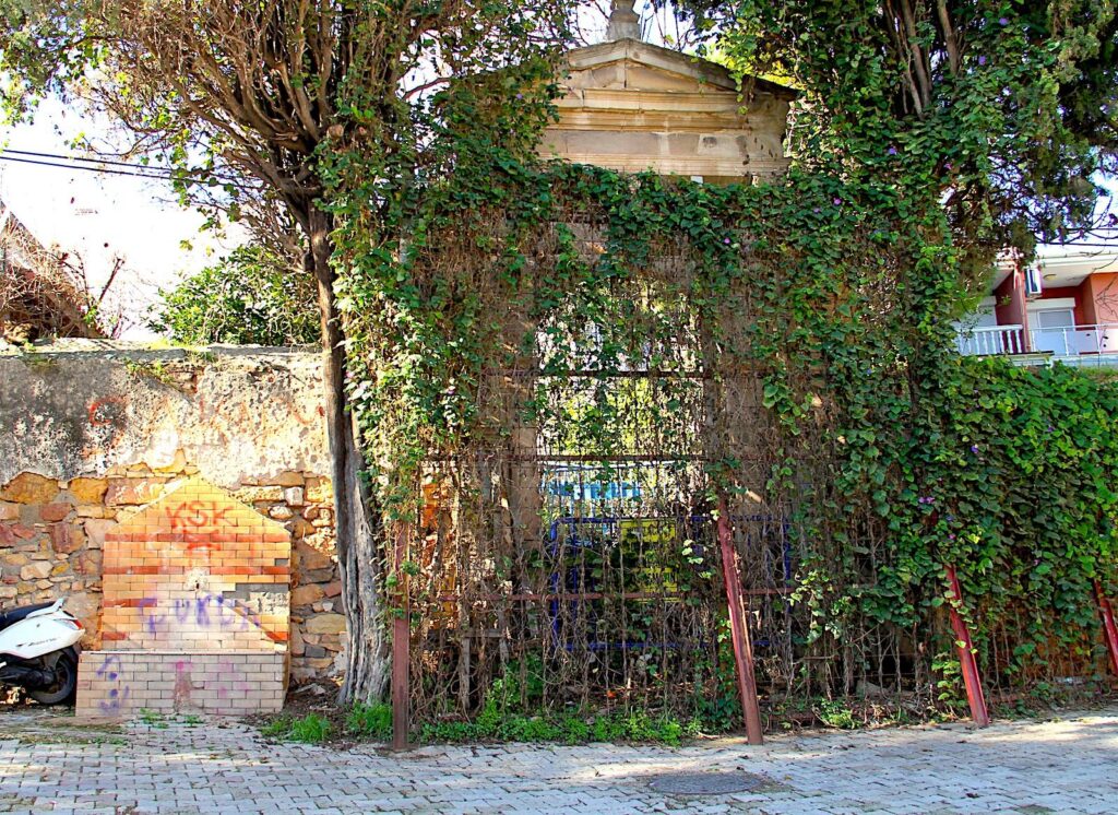 Church Gate: Fountains of Çeşme