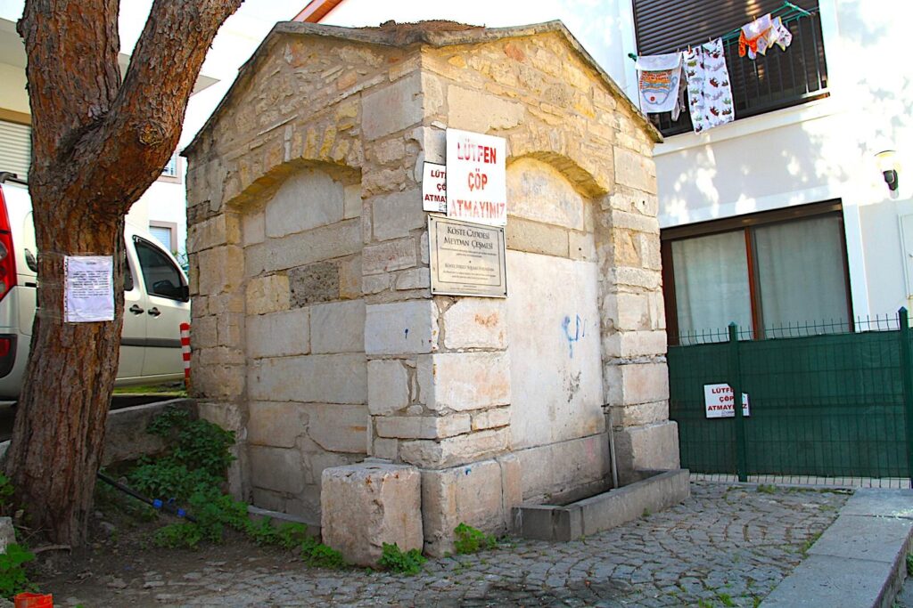 Köste Street Fountain: Fountains of Çeşme