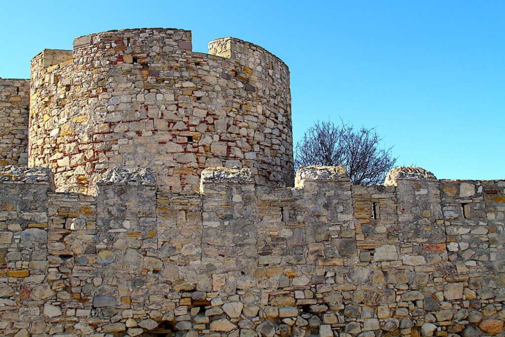 Çeşme Castle Walls