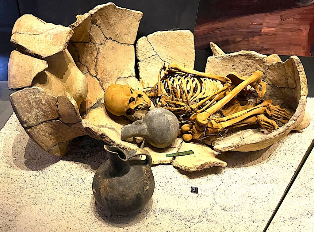 Pithos Graves, Middle Bronze Age