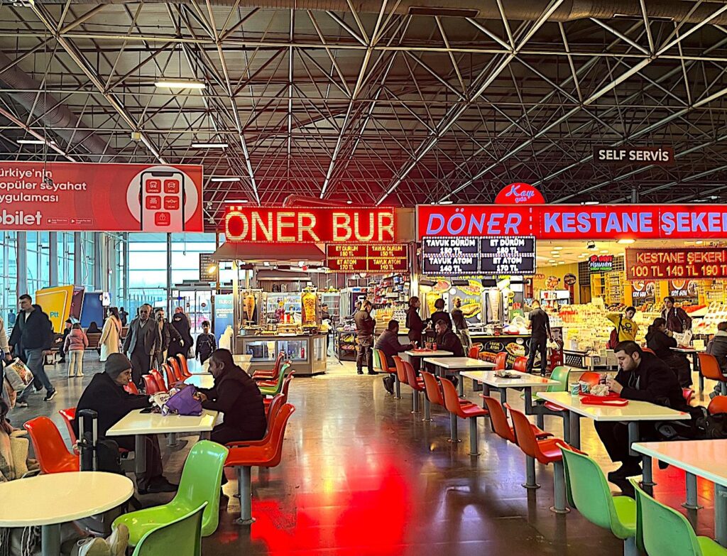 Çeşme-Istanbul Coach: Bursa Coach Station Food Hall