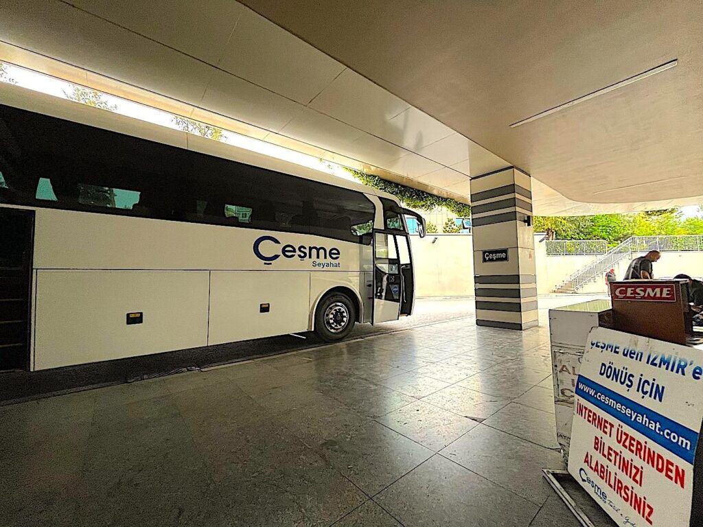 Çeşme Seyahat Coach at Fahrettin Altay