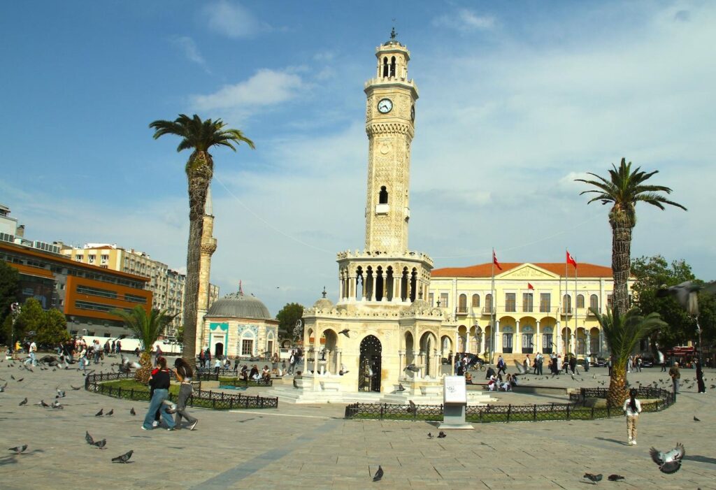 Izmir Attractions: Konak Meydanı Clock Tower