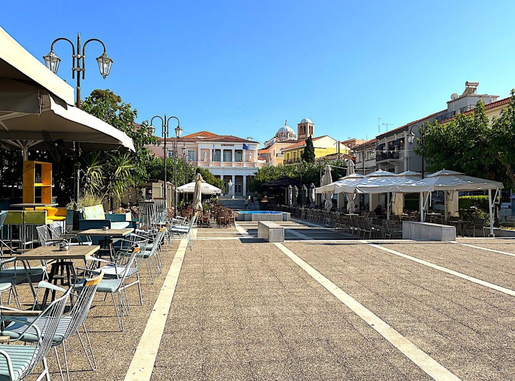Karlovasi Central Square & Town Hall