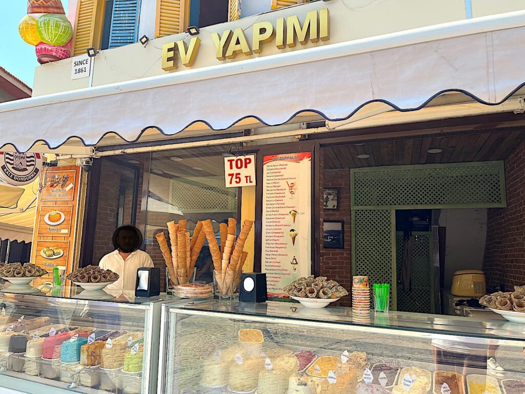 Çeşme Dessert - Ev Yapımı Sakızlı Dondurma