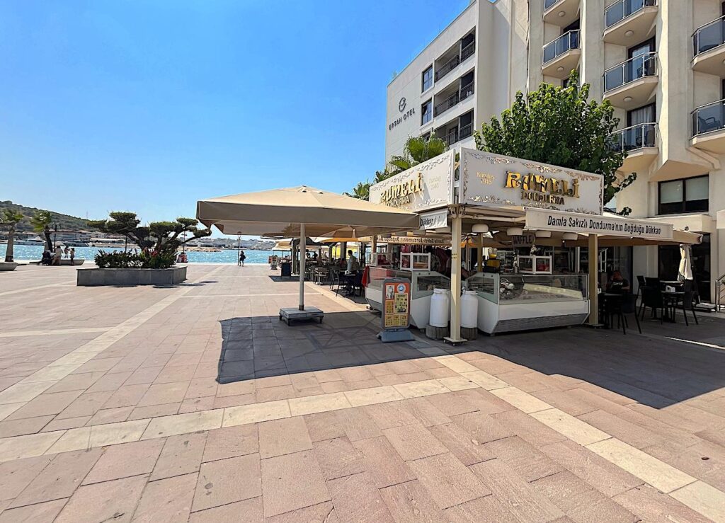 Rumeli Pastanesi - Çeşme Main Square