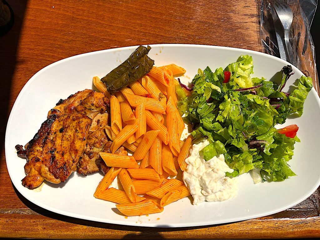 Lady Bente  - Chicken Lunch