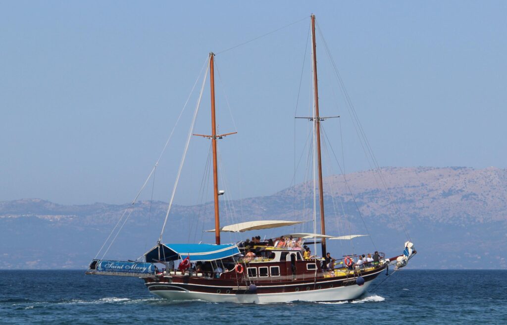 Çeşme Boat Trip for a Beach Club Style Day Out