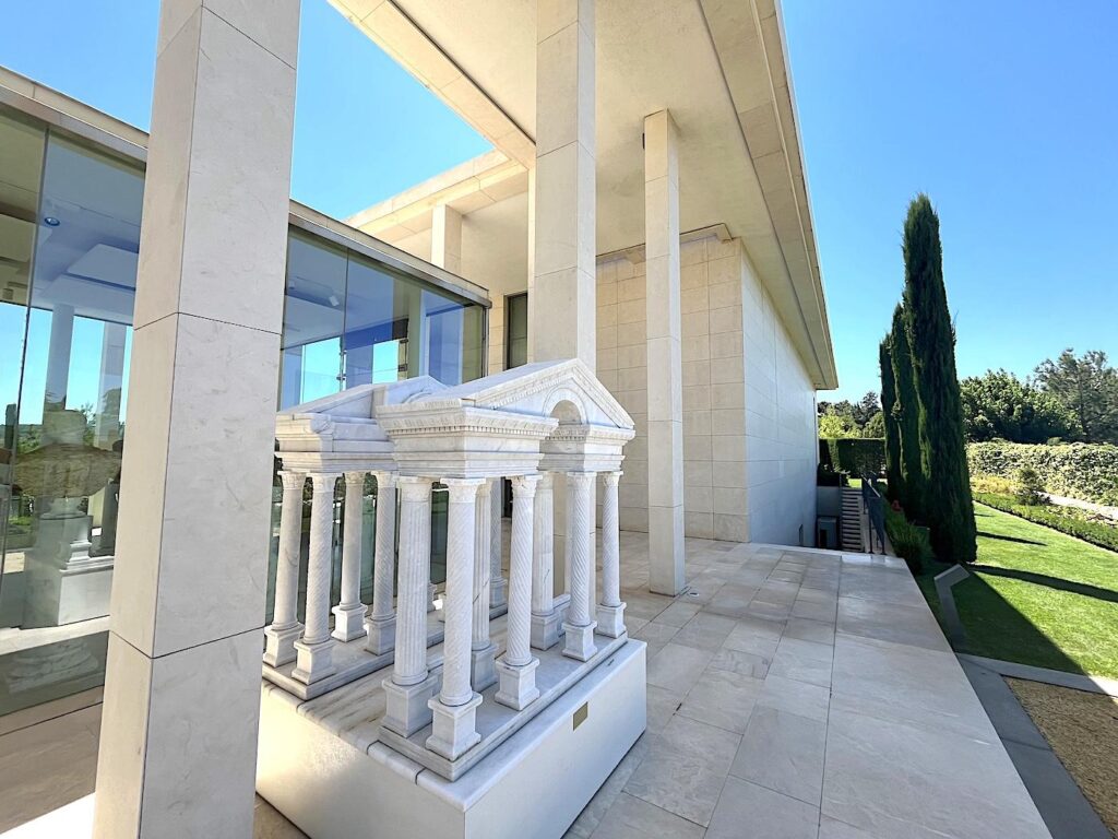 Upper Floor - Arkas Sanat Urla