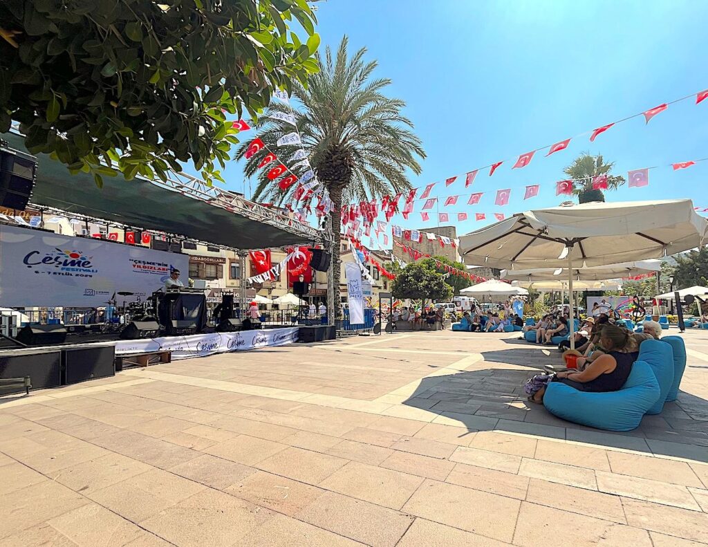 Çeşme Cumhuriyet Meydanı Stage