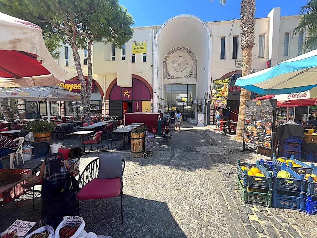 Çeşme Kapalı Çarşı & Wednesday Market