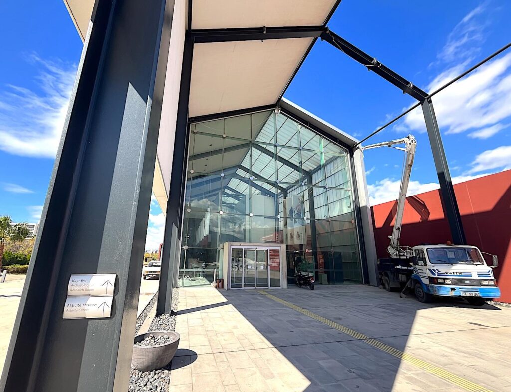 İzmir Archaeological Sites - Yeşilova Höyük Visitor Centre