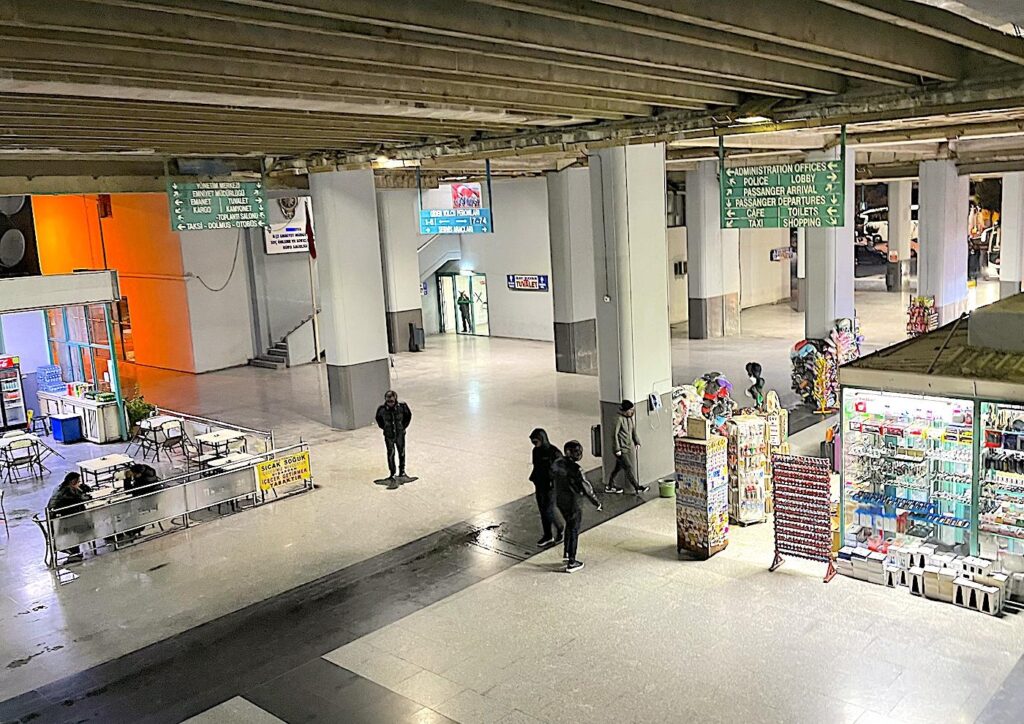 Izmir Coach Station (İzotaş)