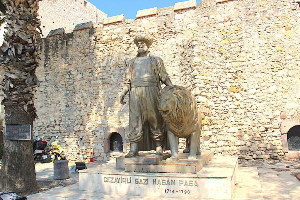 Cezayirli Gazi Hasan Paşa- Çeşme statues