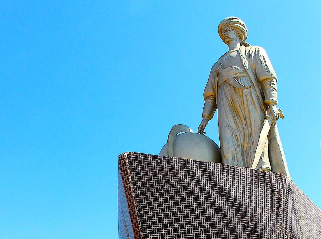 Dragut - Turgut Reis- Çeşme statues